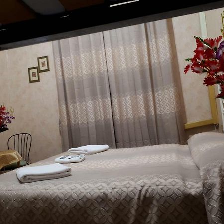 רומא Renting Rooms מראה חיצוני תמונה