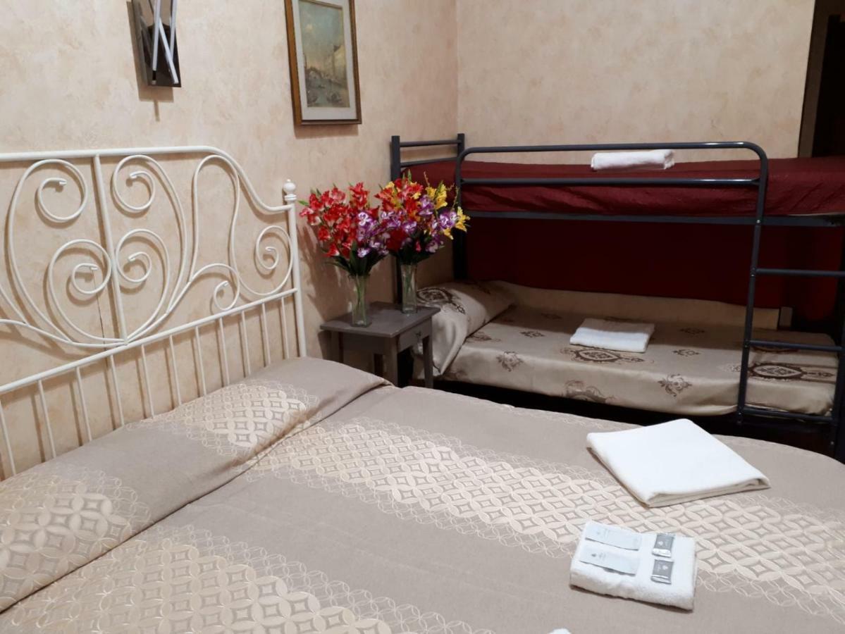רומא Renting Rooms מראה חיצוני תמונה